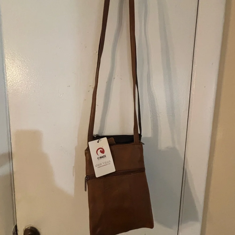Perfect for theme parks or other outings. Many pockets and zipper compartments. - Picture 2 of 2